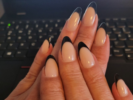 Nagelstudio - Du erstattest!